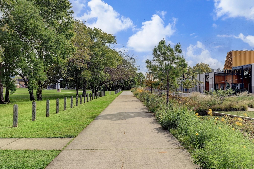 427 W 24th Street - Photo 8