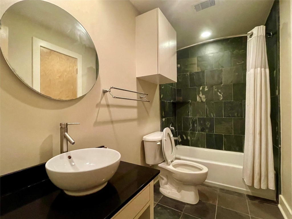 954 Patterson Street - Photo 2