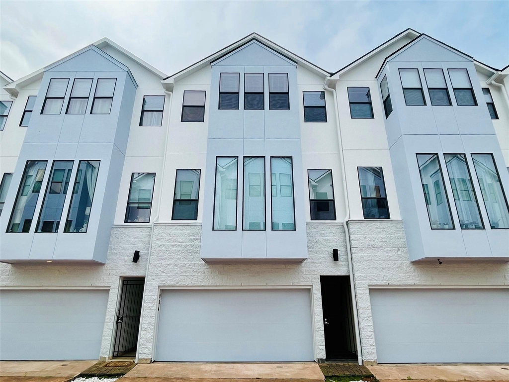 954 Patterson Street - Photo 0