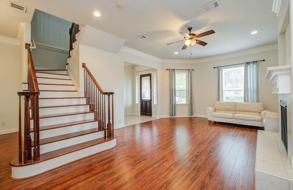 10205 Brooktree Drive - Photo 3