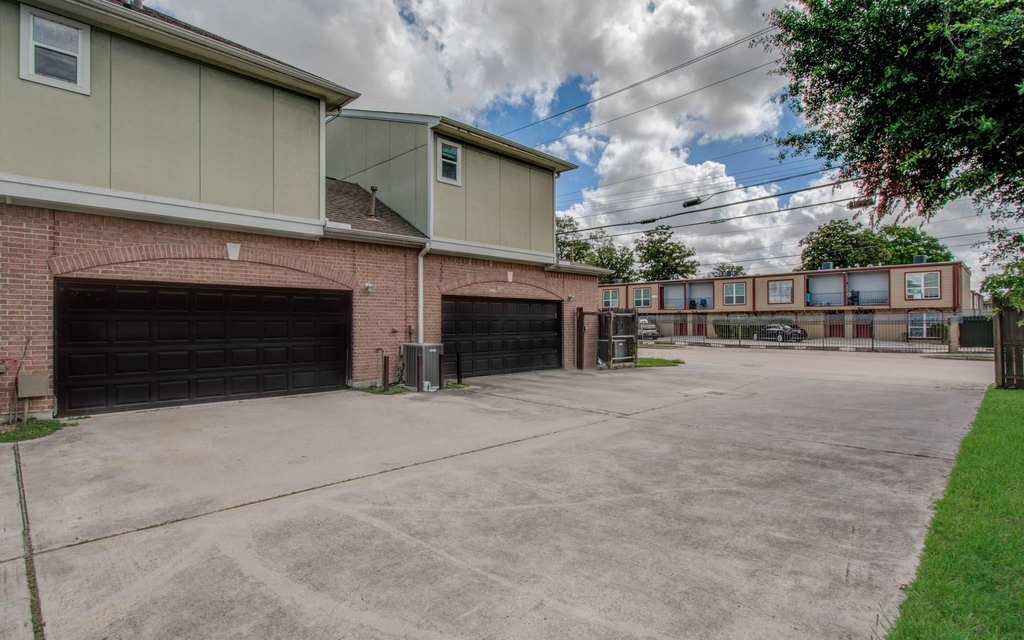 10205 Brooktree Drive - Photo 29