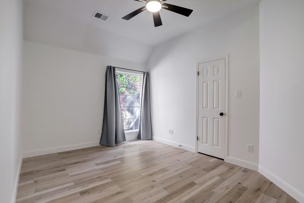 138 Summer Storm Place - Photo 17