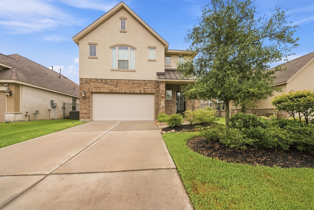 4926 Chester Lake Lane - Photo 0