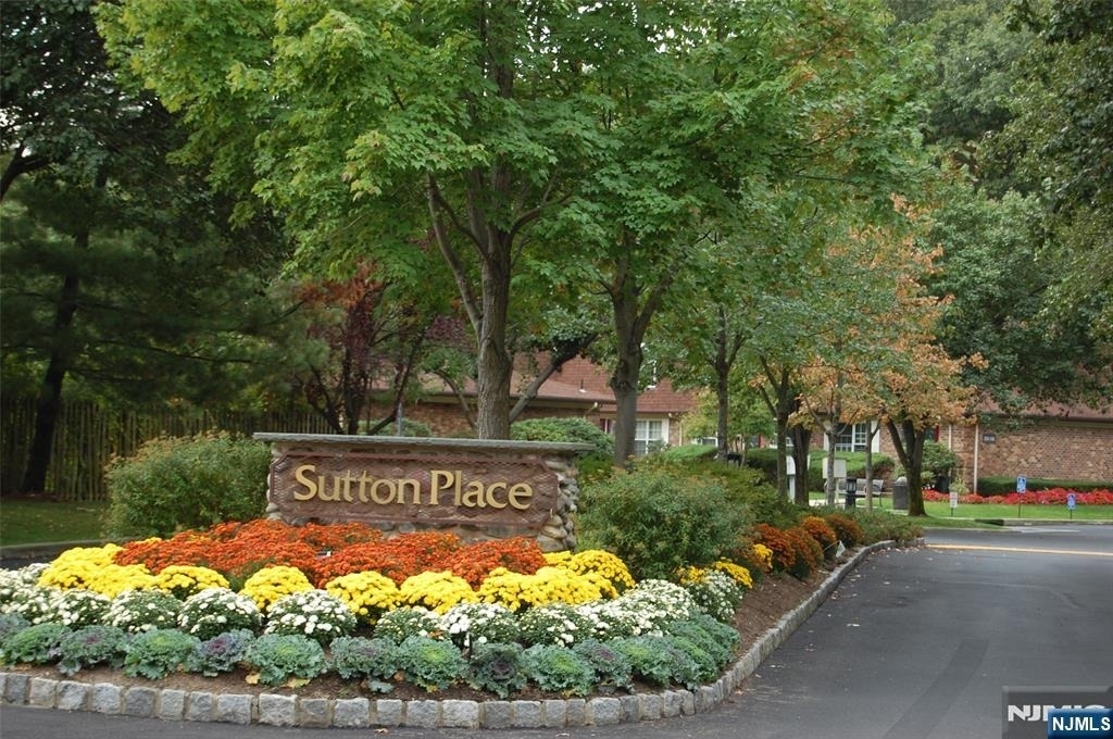 340 Sutton - Photo 6