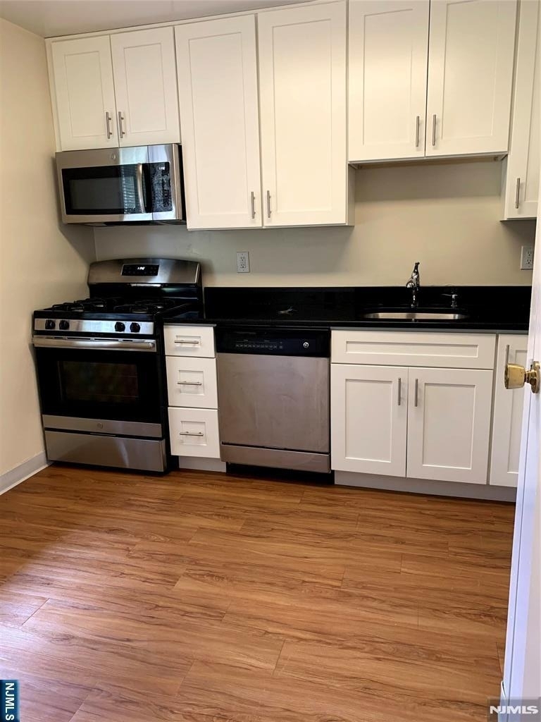 340 Sutton - Photo 2