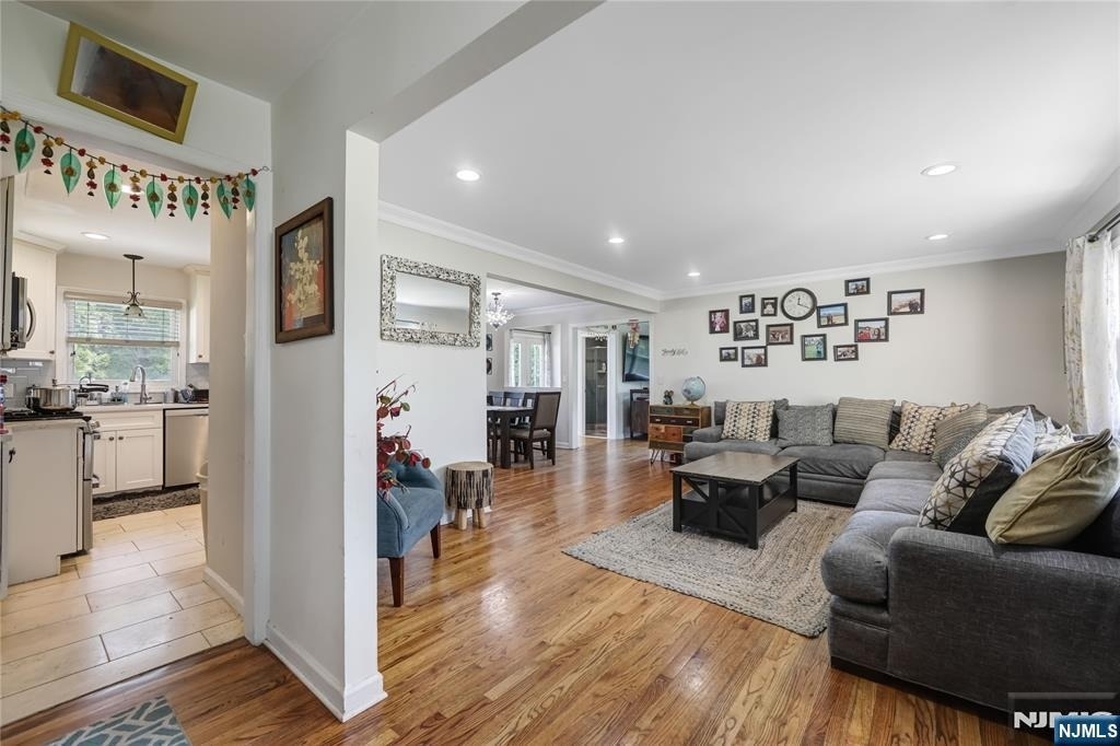 122 Village Circle West - Photo 10