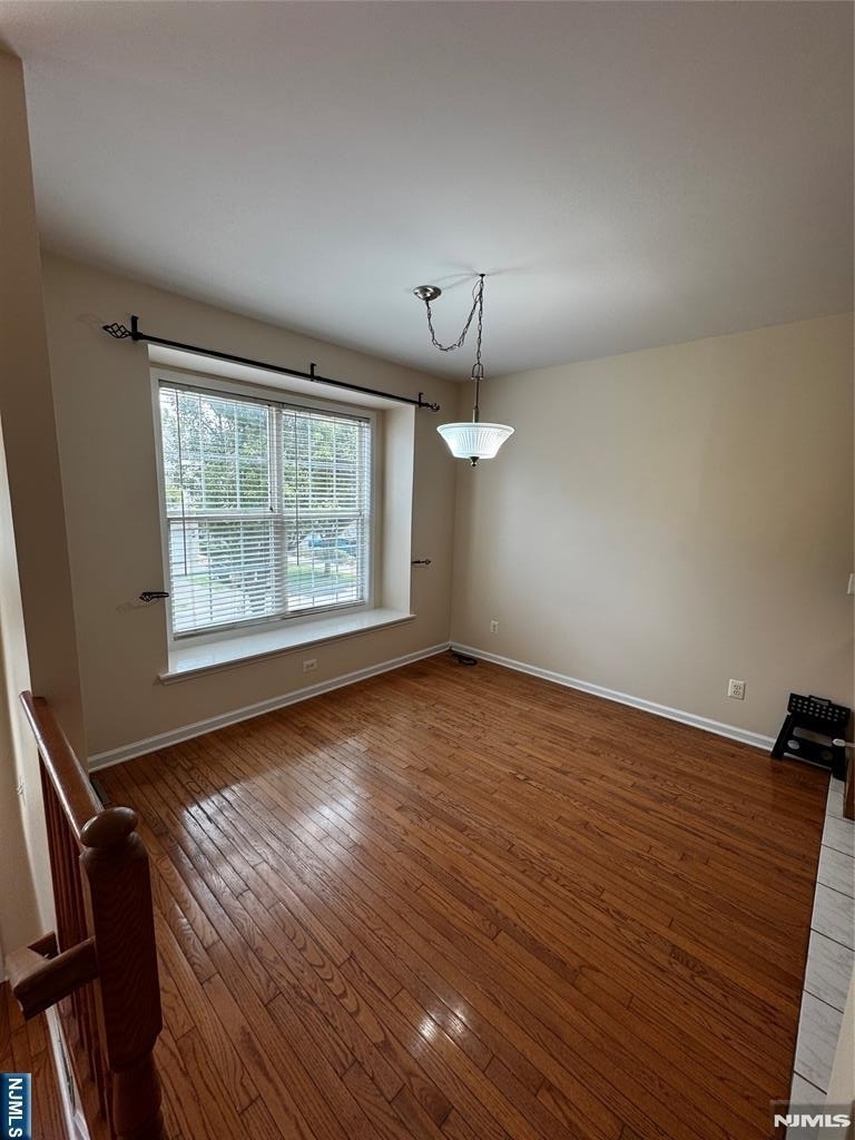 533 Coventry - Photo 4