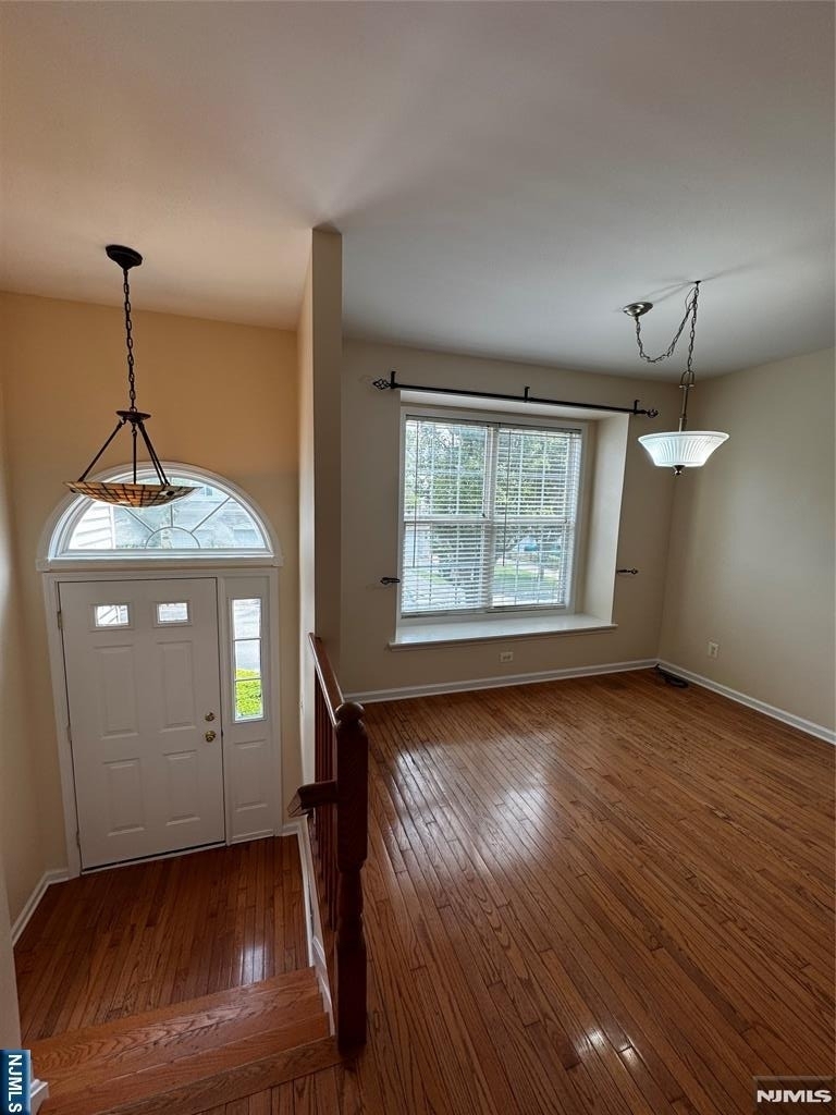 533 Coventry - Photo 3