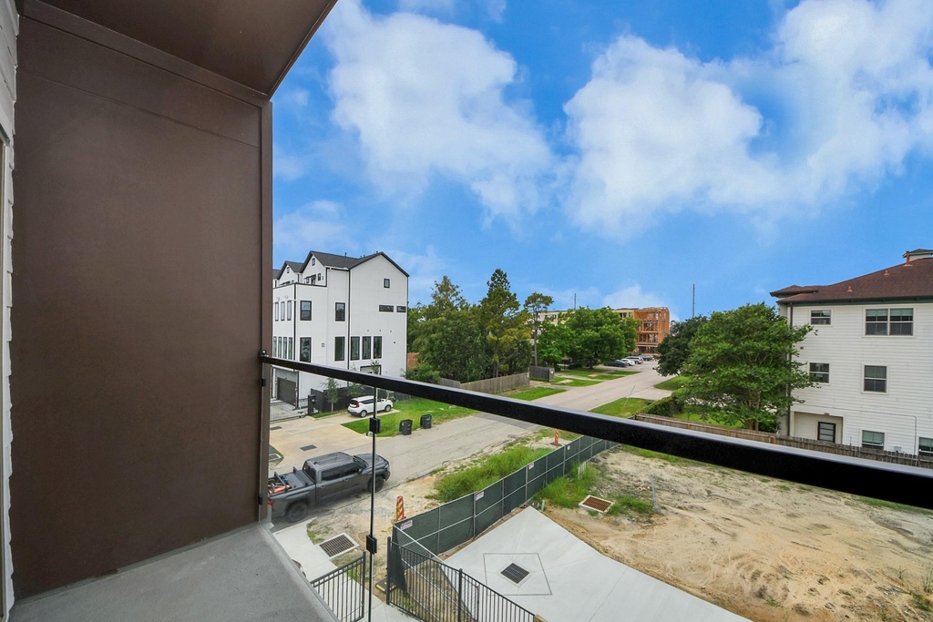 5630 Dolores Street - Photo 35