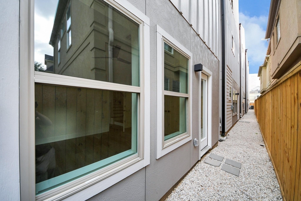 5630 Dolores Street - Photo 4