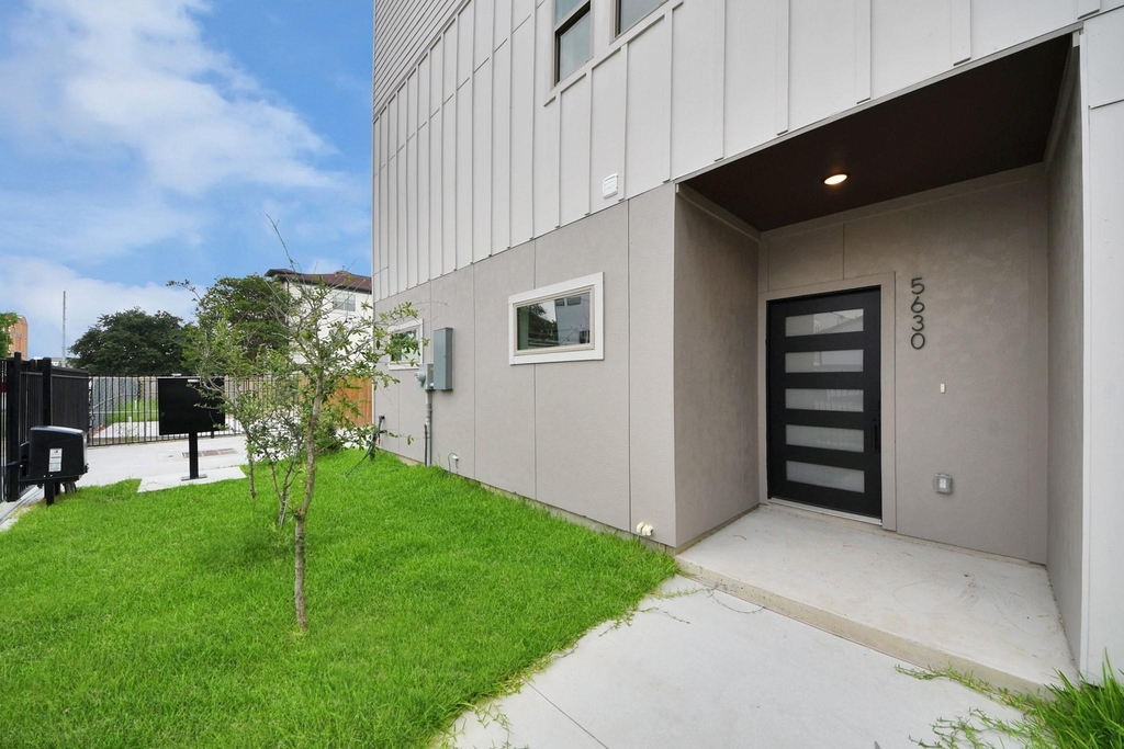 5630 Dolores Street - Photo 30