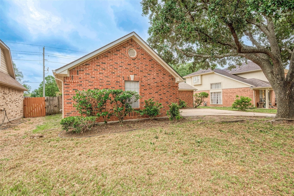 22319 Rangeview Drive - Photo 1