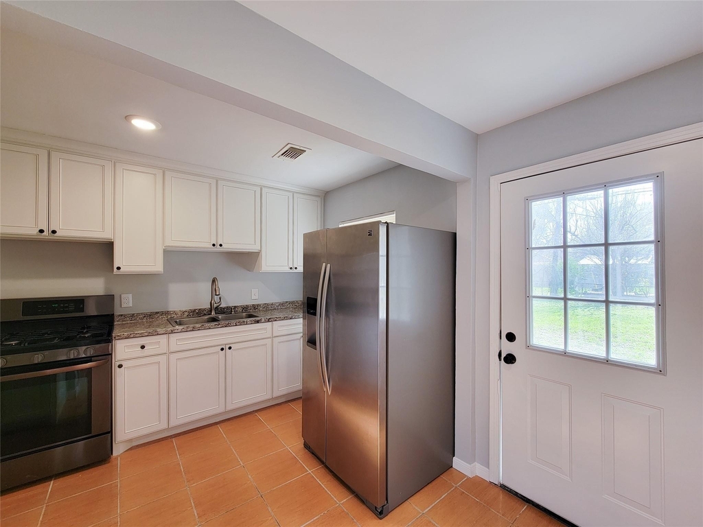 12422 Mylla Street - Photo 12