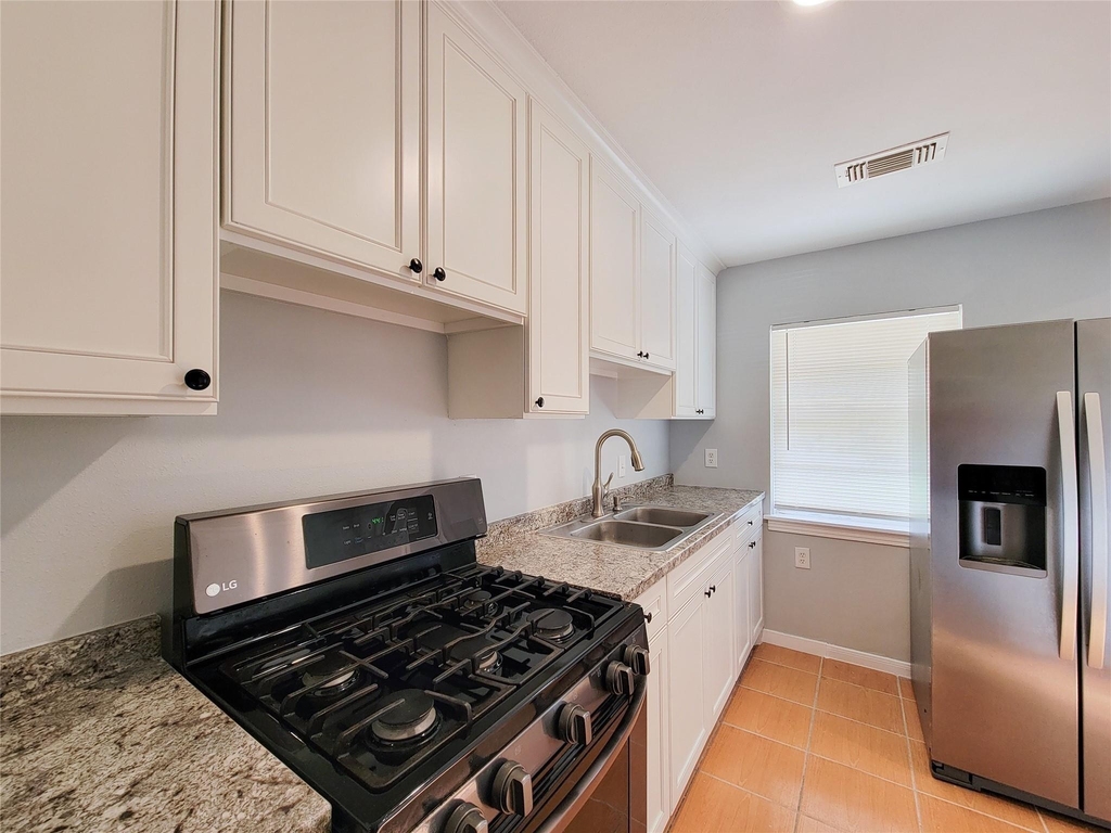 12422 Mylla Street - Photo 9