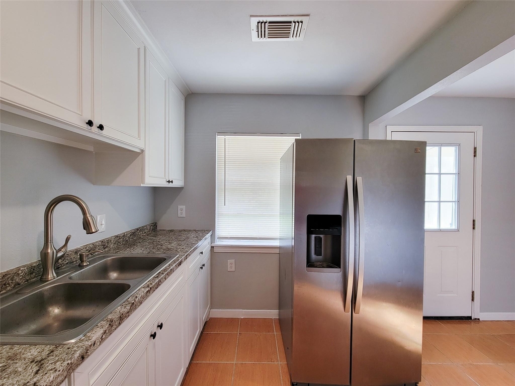 12422 Mylla Street - Photo 8