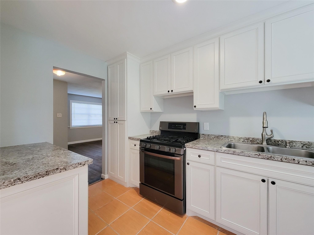 12422 Mylla Street - Photo 10