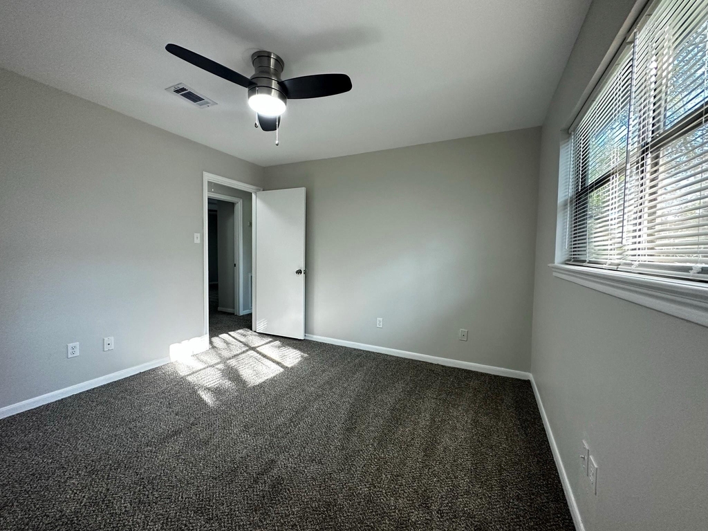 11106 Ellwood Street - Photo 11