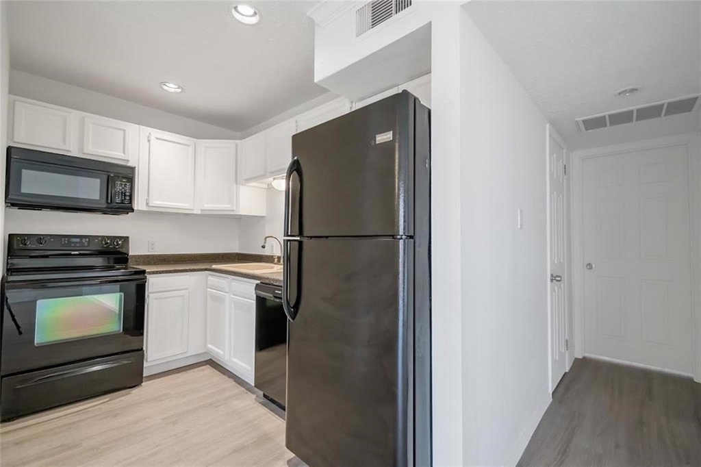 3400 Timmons Lane - Photo 4