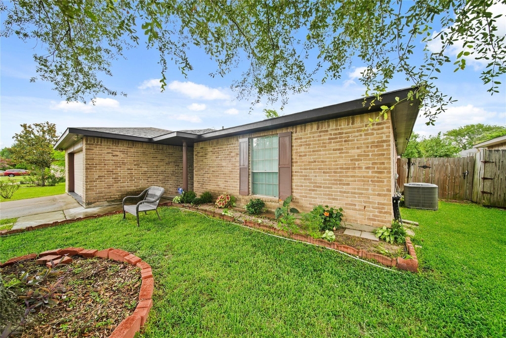 10431 Odessa Drive - Photo 2