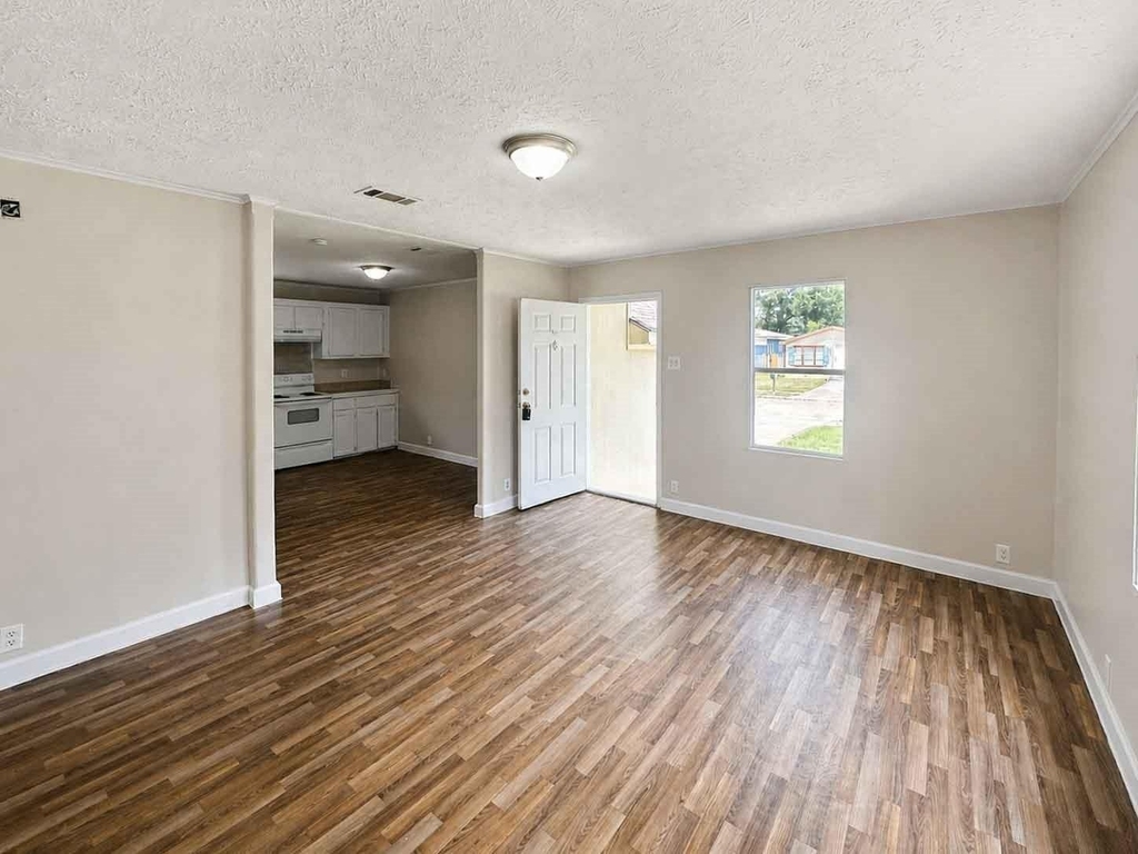 11919 Kingslake Forest Drive - Photo 7