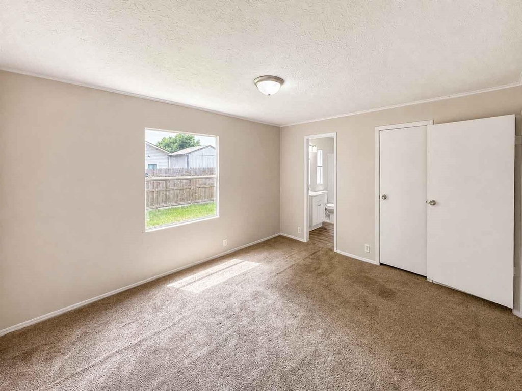 11919 Kingslake Forest Drive - Photo 27