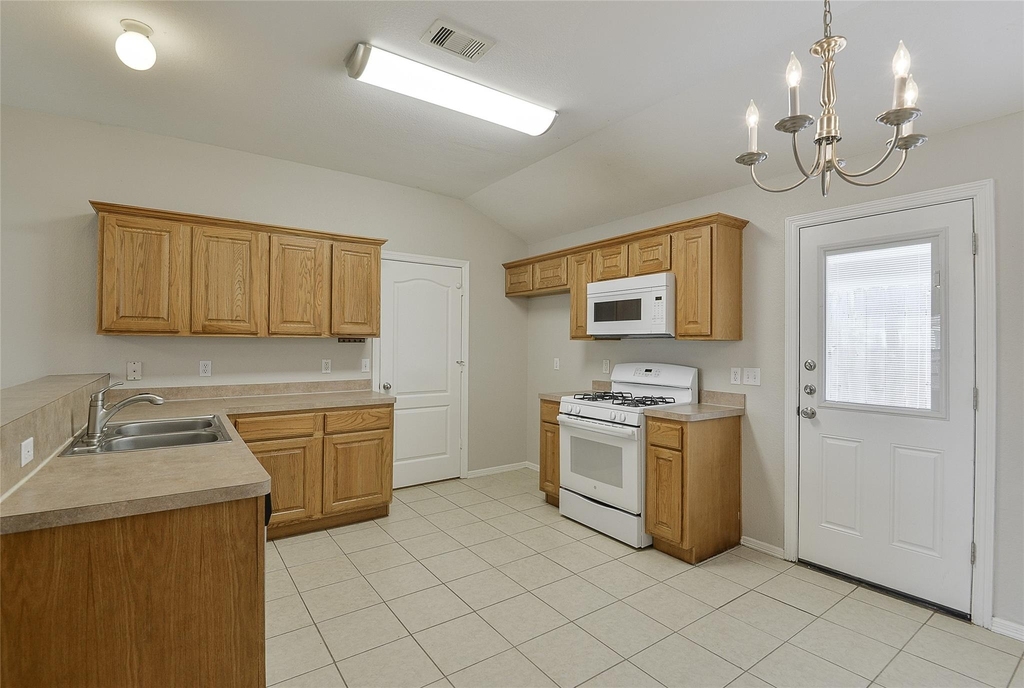 24415 Strong Pine Drive - Photo 8