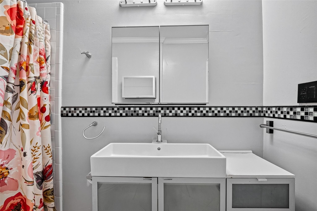 1758 Hawthorne Street - Photo 13