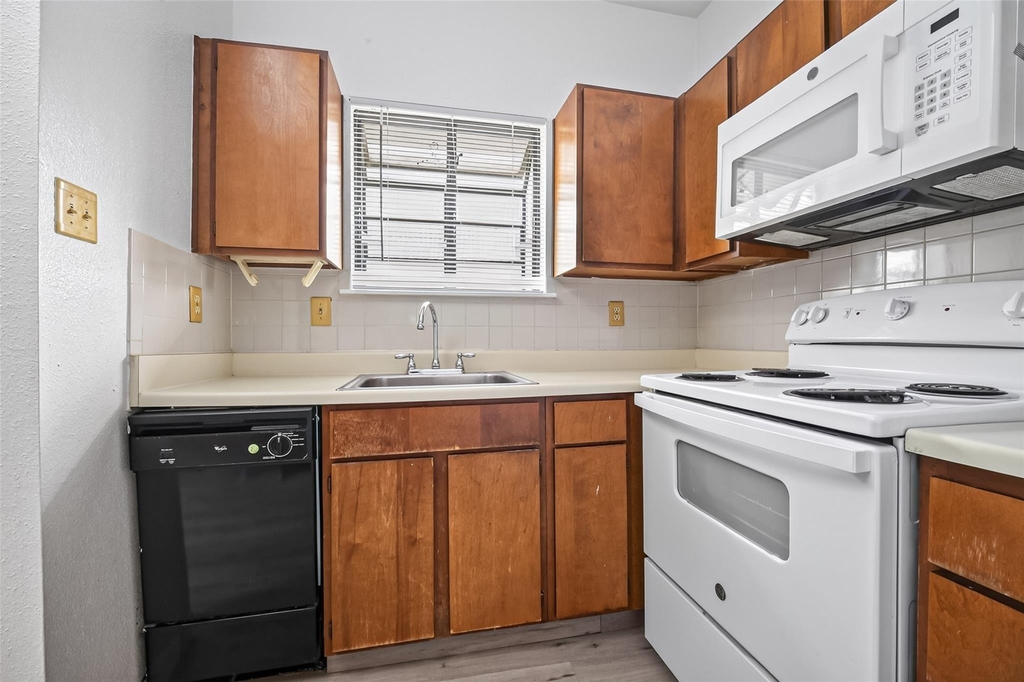 7901 Cambridge Street - Photo 11