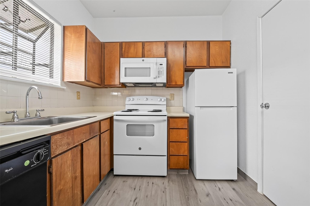 7901 Cambridge Street - Photo 12