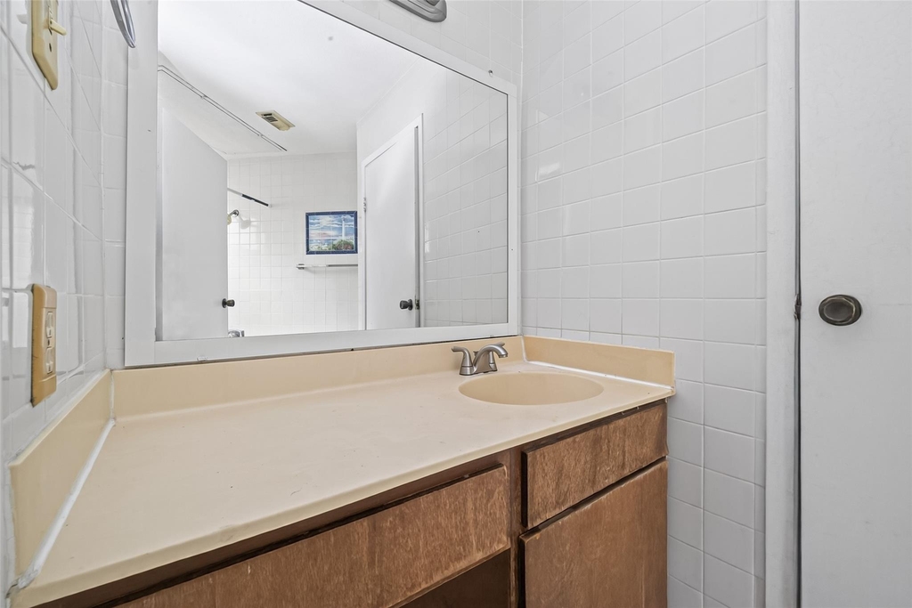 7901 Cambridge Street - Photo 17