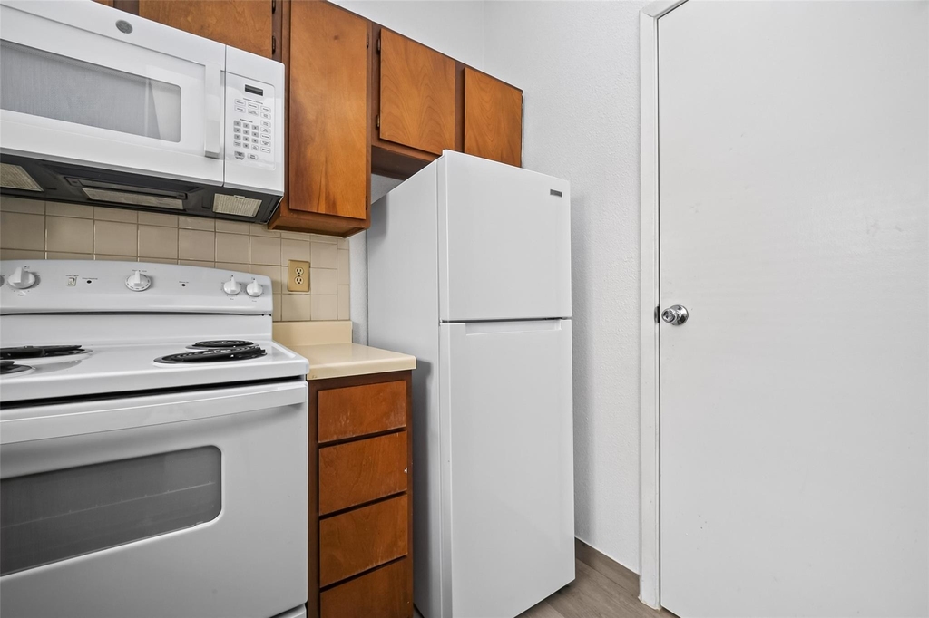 7901 Cambridge Street - Photo 15