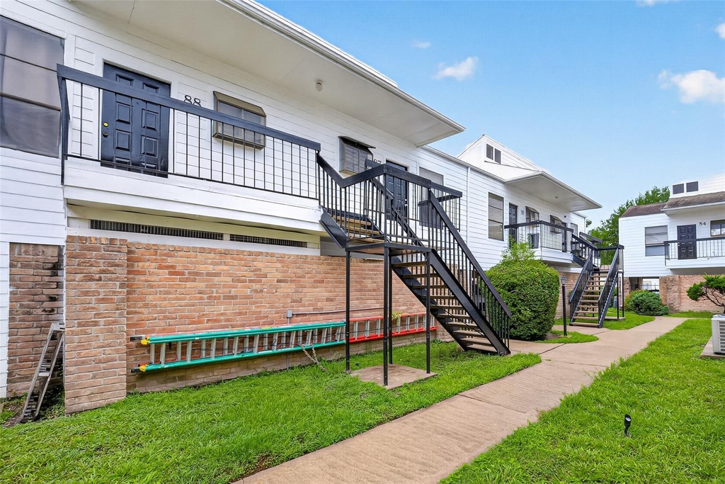 7901 Cambridge Street - Photo 2