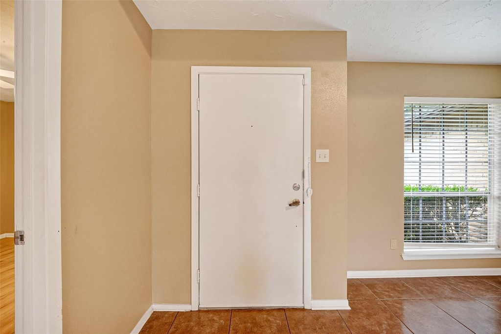 3010 Becket Street - Photo 2