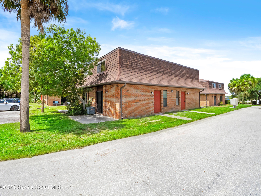 4616 Overlook Drive Ne - Photo 1