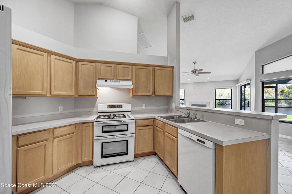 3643 Bluefield Avenue - Photo 16