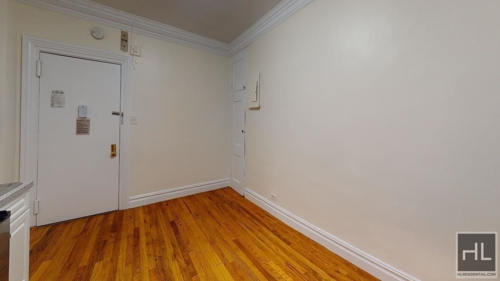 West 45 Street - Photo 1