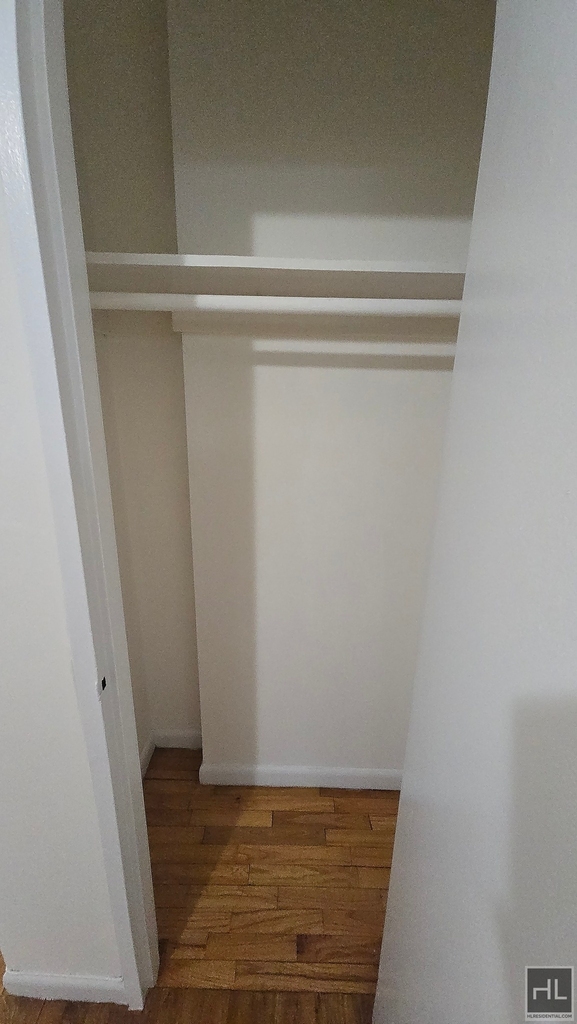 York Avenue - Photo 2