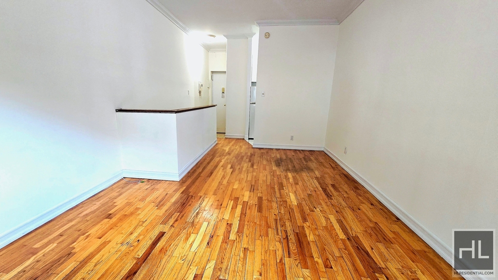 York Avenue - Photo 1