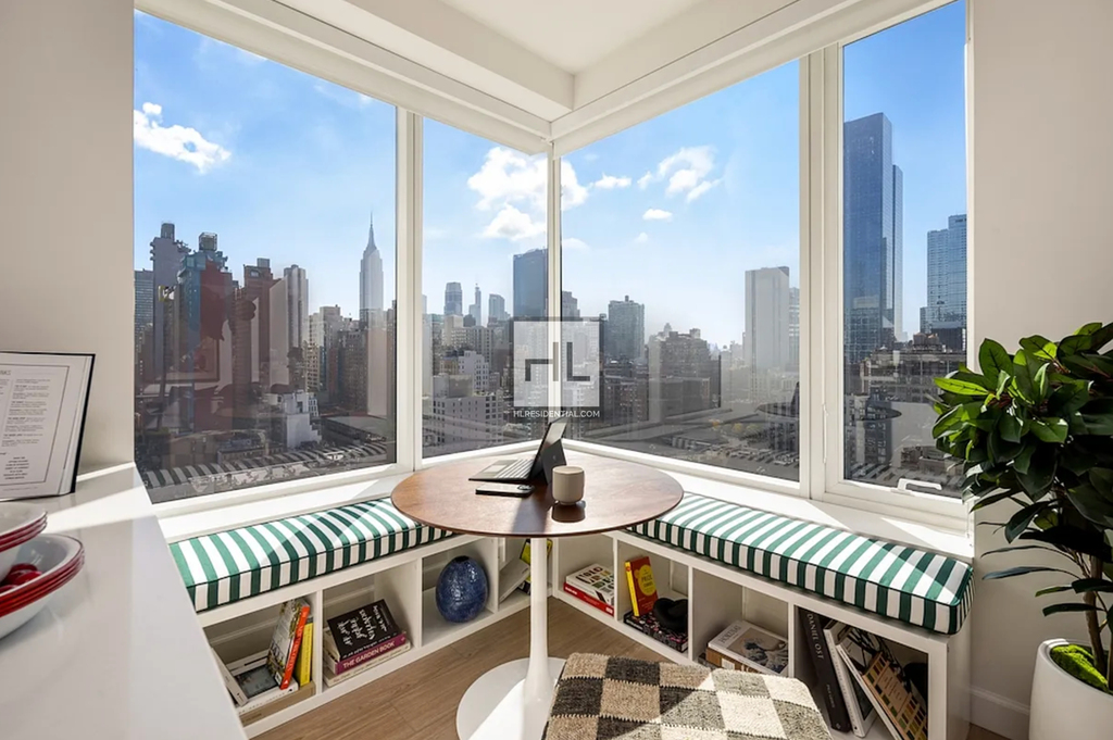 10th Avenue - Photo 0