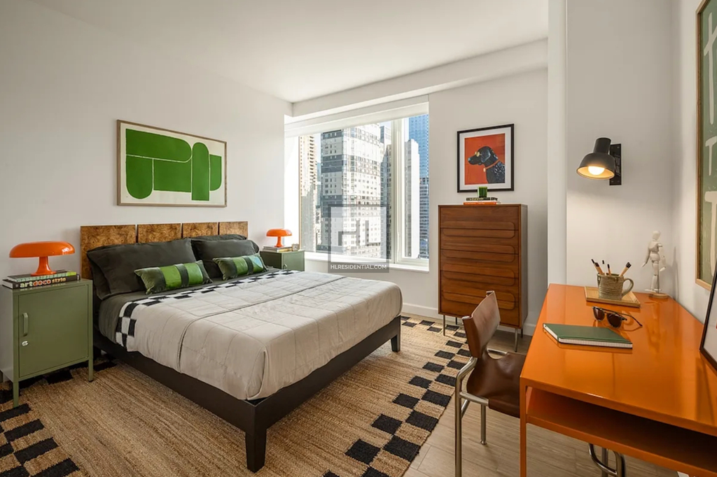 10th Avenue - Photo 3