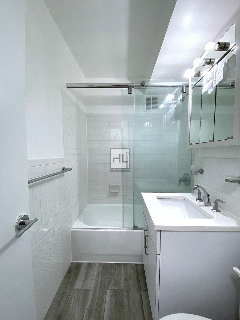 East 35th Street - Photo 3