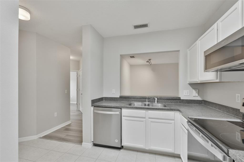 6437 Cypressdale Drive - Photo 3