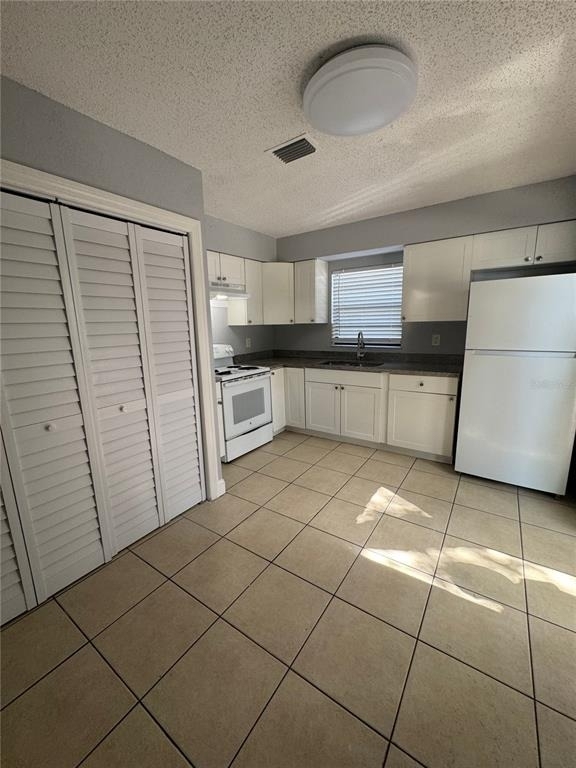 5708 N Lincoln Avenue - Photo 2