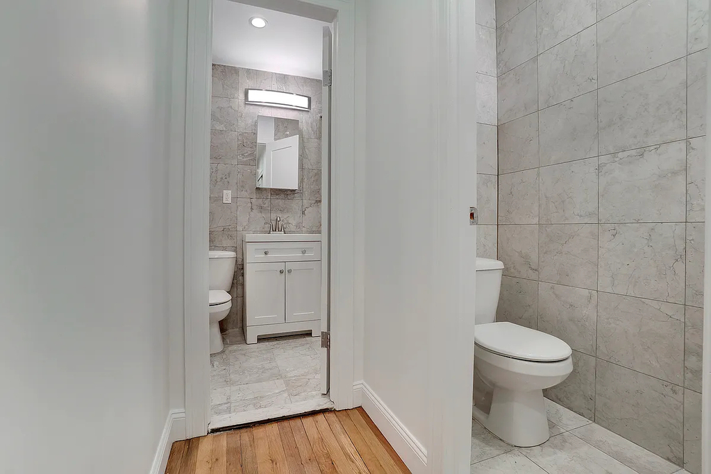 330 West 47th Street - Photo 6