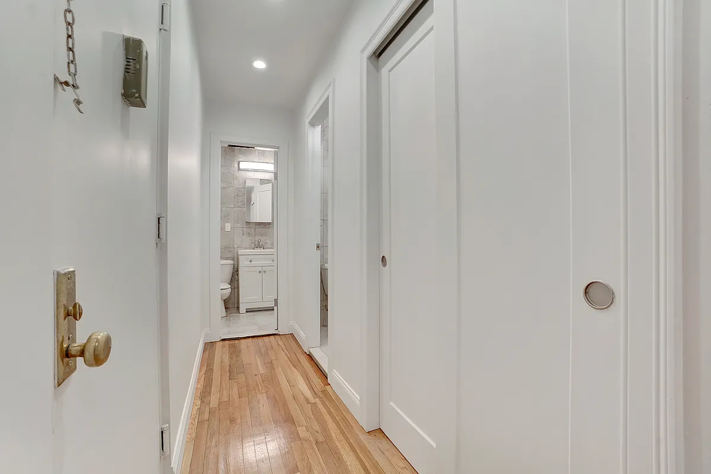 330 West 47th Street - Photo 5