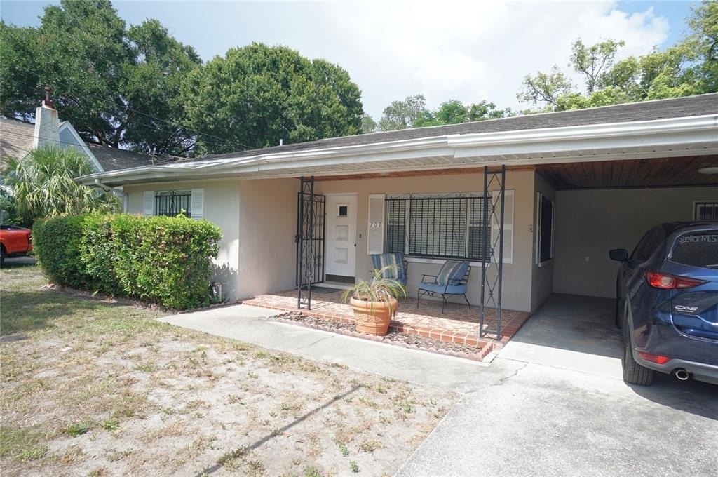207 N Gomez Avenue - Photo 0
