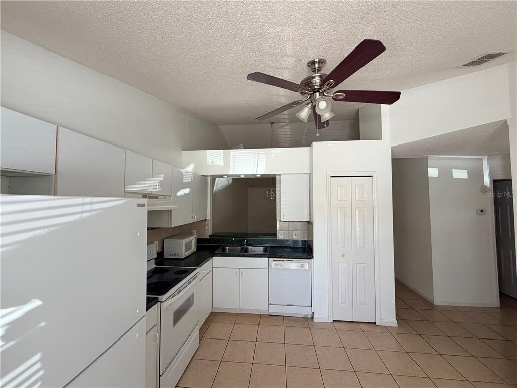 2411 Kam Court - Photo 2