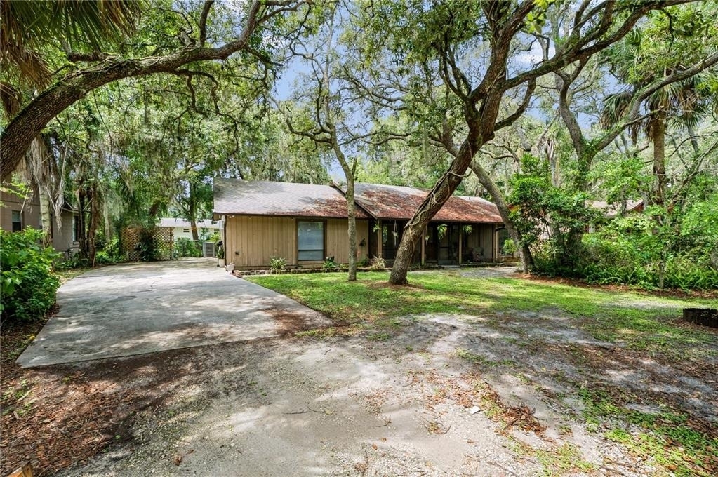 241 Ruth Boulevard - Photo 0