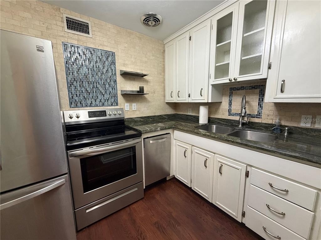 701 Sw 28th Street - Photo 2