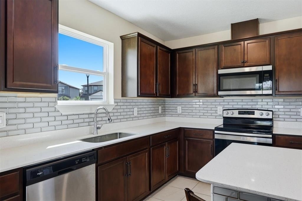 9108 Royal River Circle - Photo 18